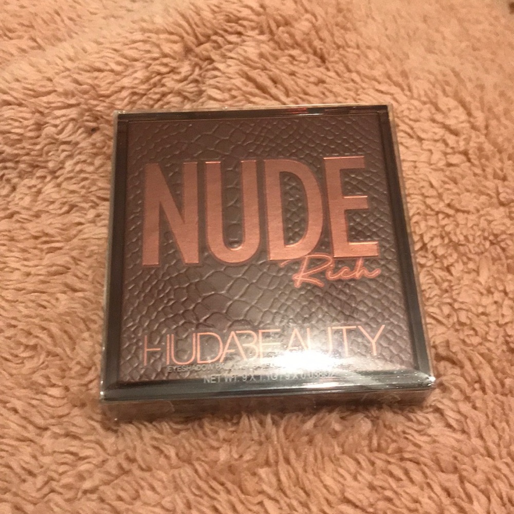 HUDA BEAUTY Nude Eyeshadow Palette RICH